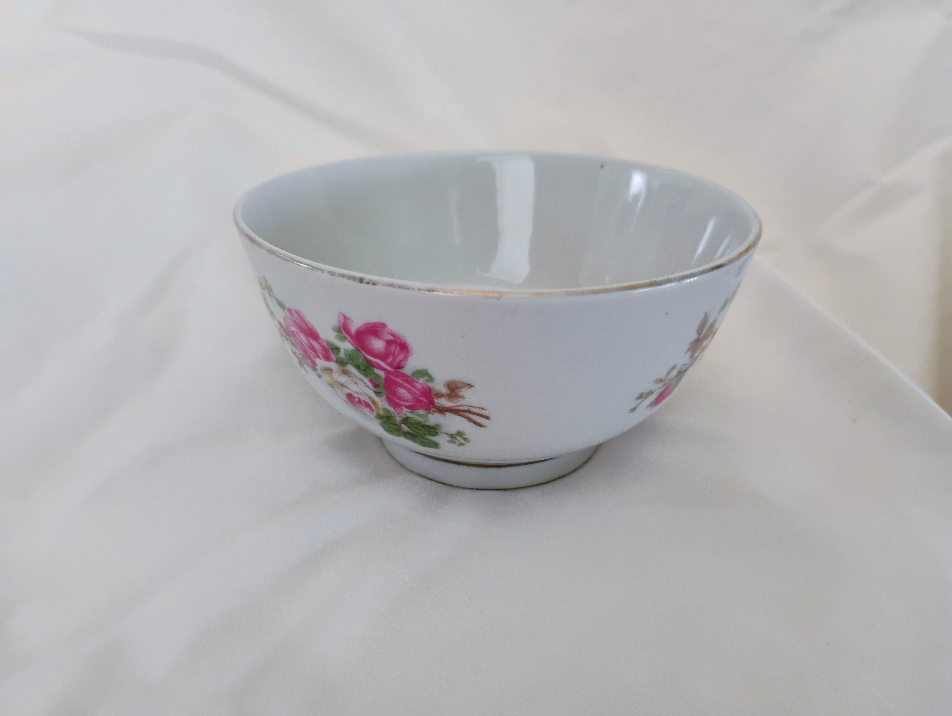 Ling Nan Chinese Export Porcelain Footed Bowl — Pink Rose Spray