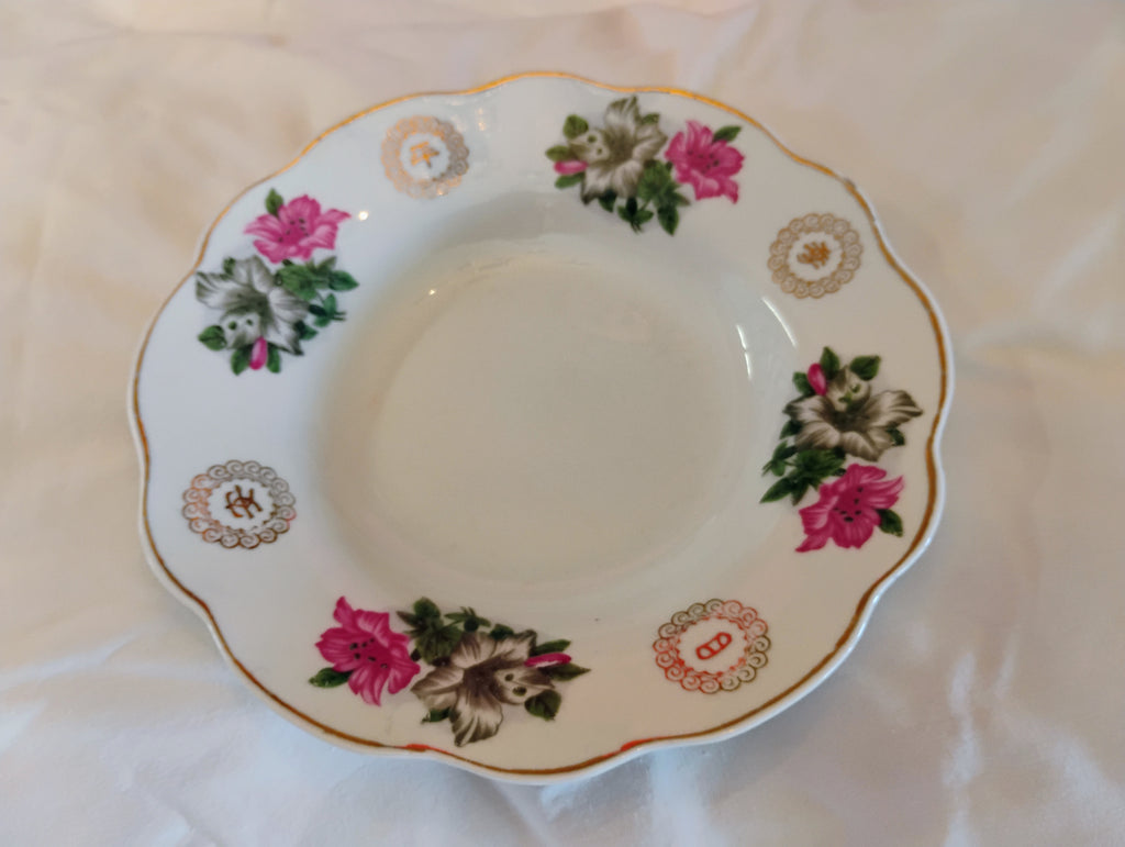 Ling Nan Chinese Export Porcelain Scalloped Plate — Rose & Lily with Character Medallions