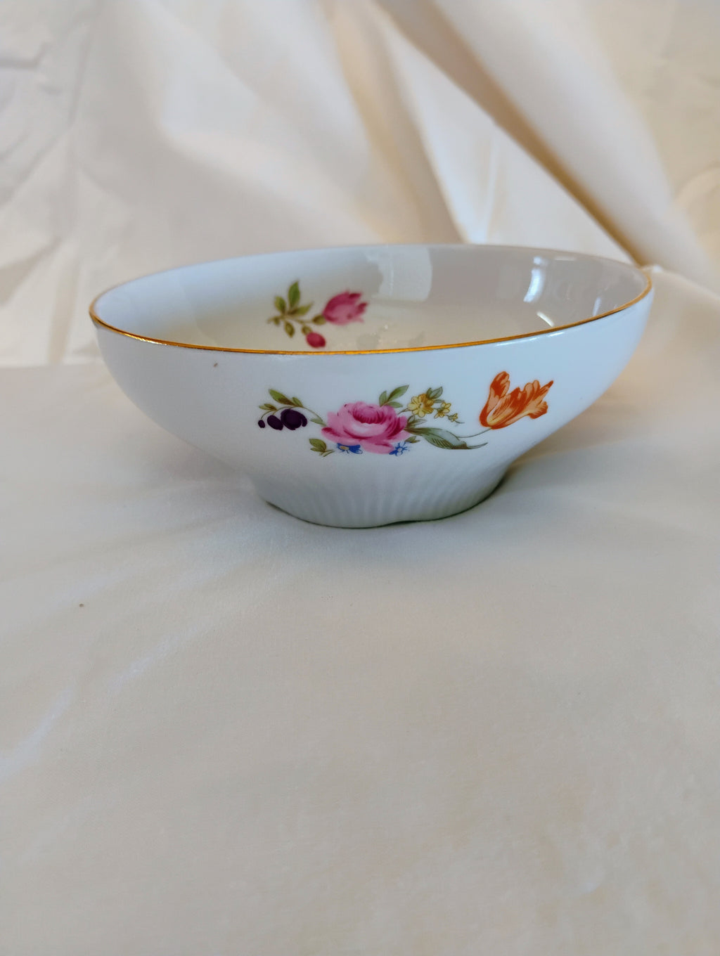 East German Porcelain Bowl — Streublumen Scattered Flowers, Pre-1990 GDR