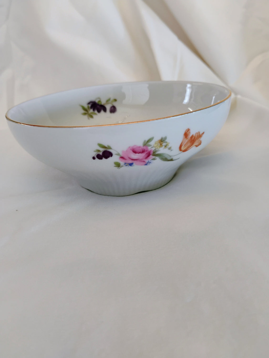 East German Porcelain Bowl — Streublumen Scattered Flowers, Pre-1990 GDR
