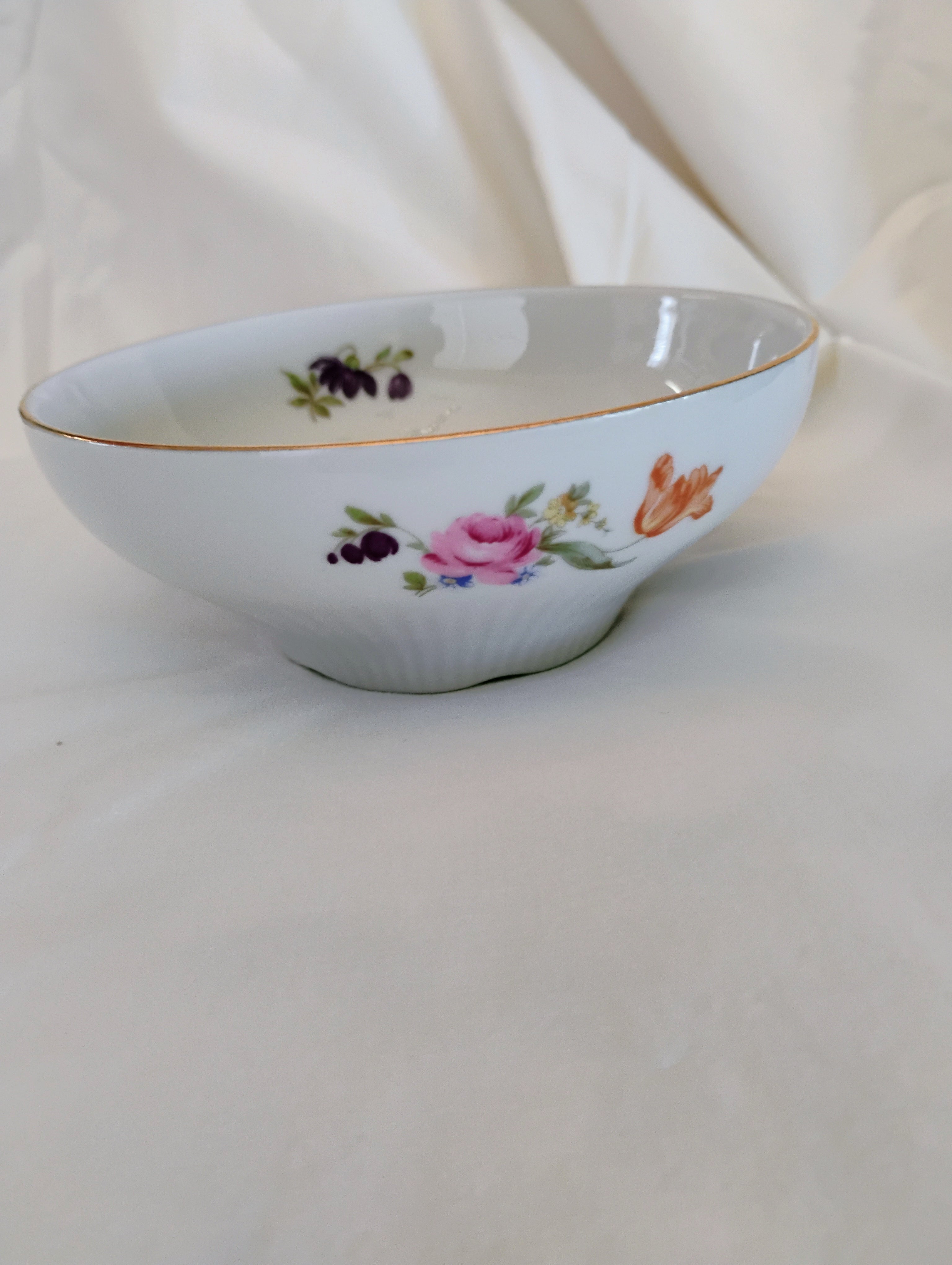 East German Porcelain Bowl — Streublumen Scattered Flowers, Pre-1990 GDR