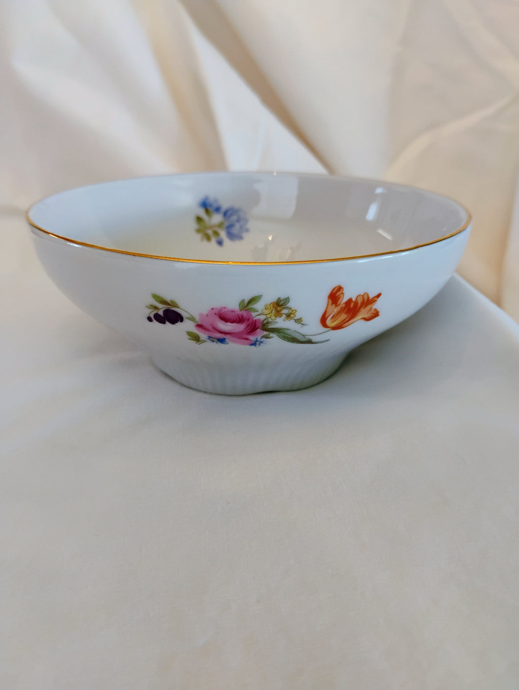 East German Porcelain Bowl — Streublumen Scattered Flowers, Pre-1990 GDR