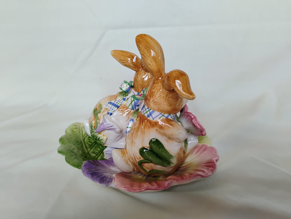 Fitz and Floyd Classics Pansy Bunny Salt & Pepper Shaker Set with Pansy Leaf Tray — Original Box