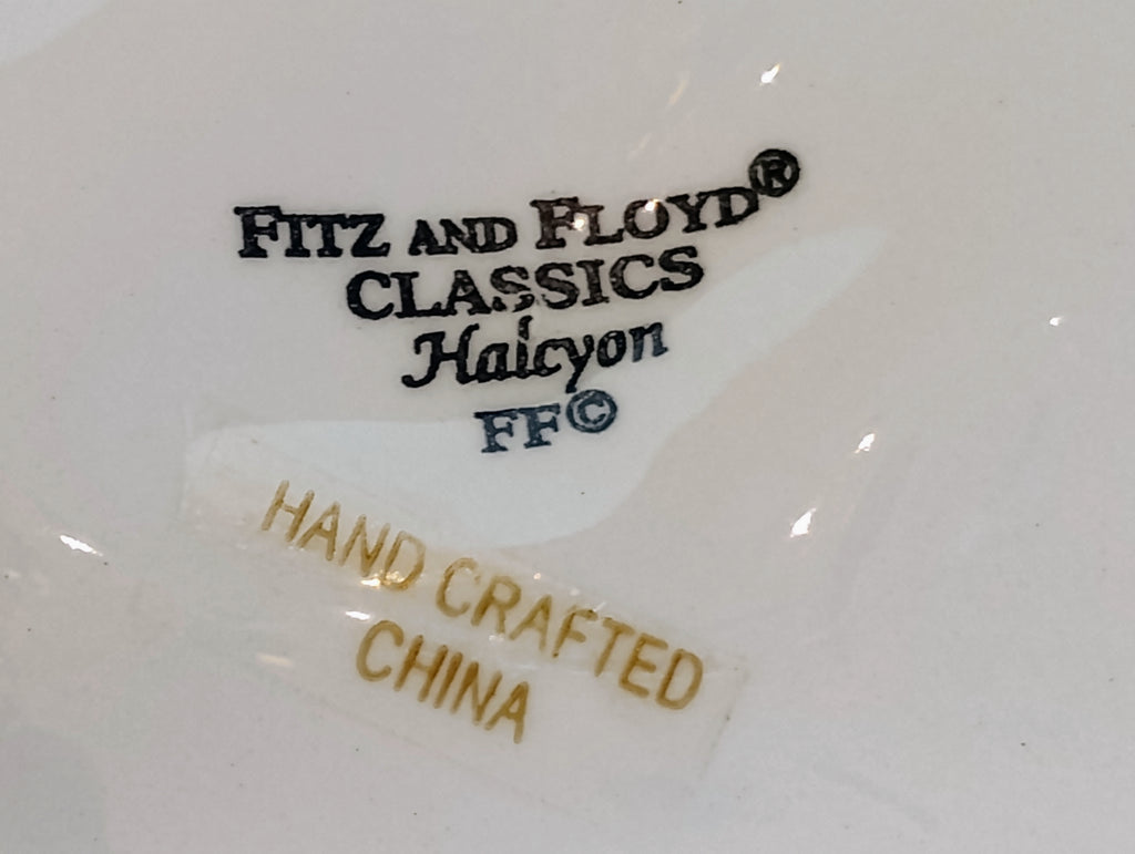 Fitz and Floyd Classics Pansy Bunny Salt & Pepper Shaker Set with Pansy Leaf Tray — Original Box