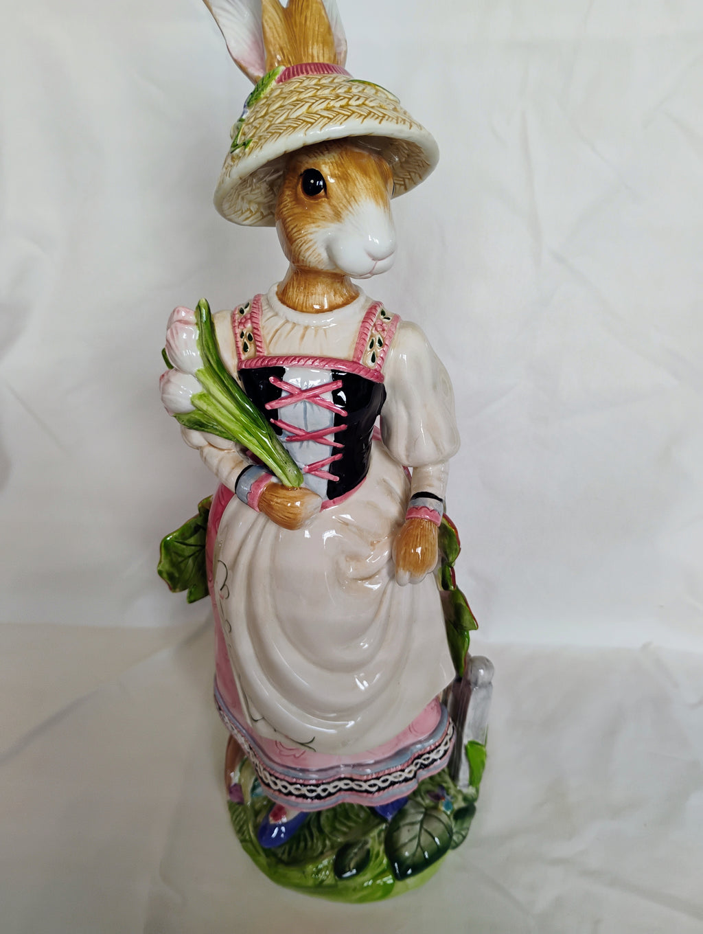 Fitz and Floyd Classics Old World Rabbits Lady Rabbit Figurine