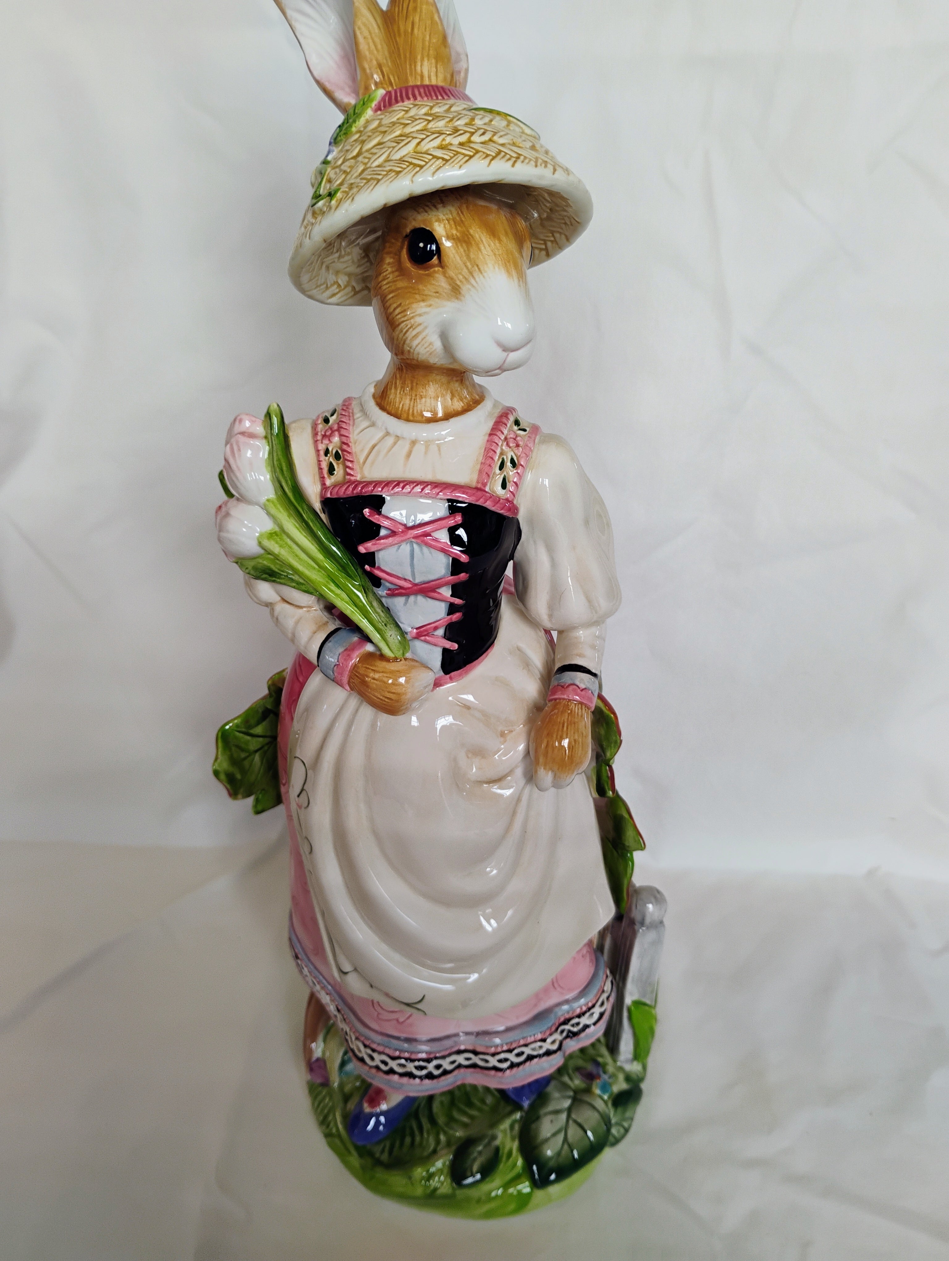 Fitz and Floyd Classics Old World Rabbits Lady Rabbit Figurine