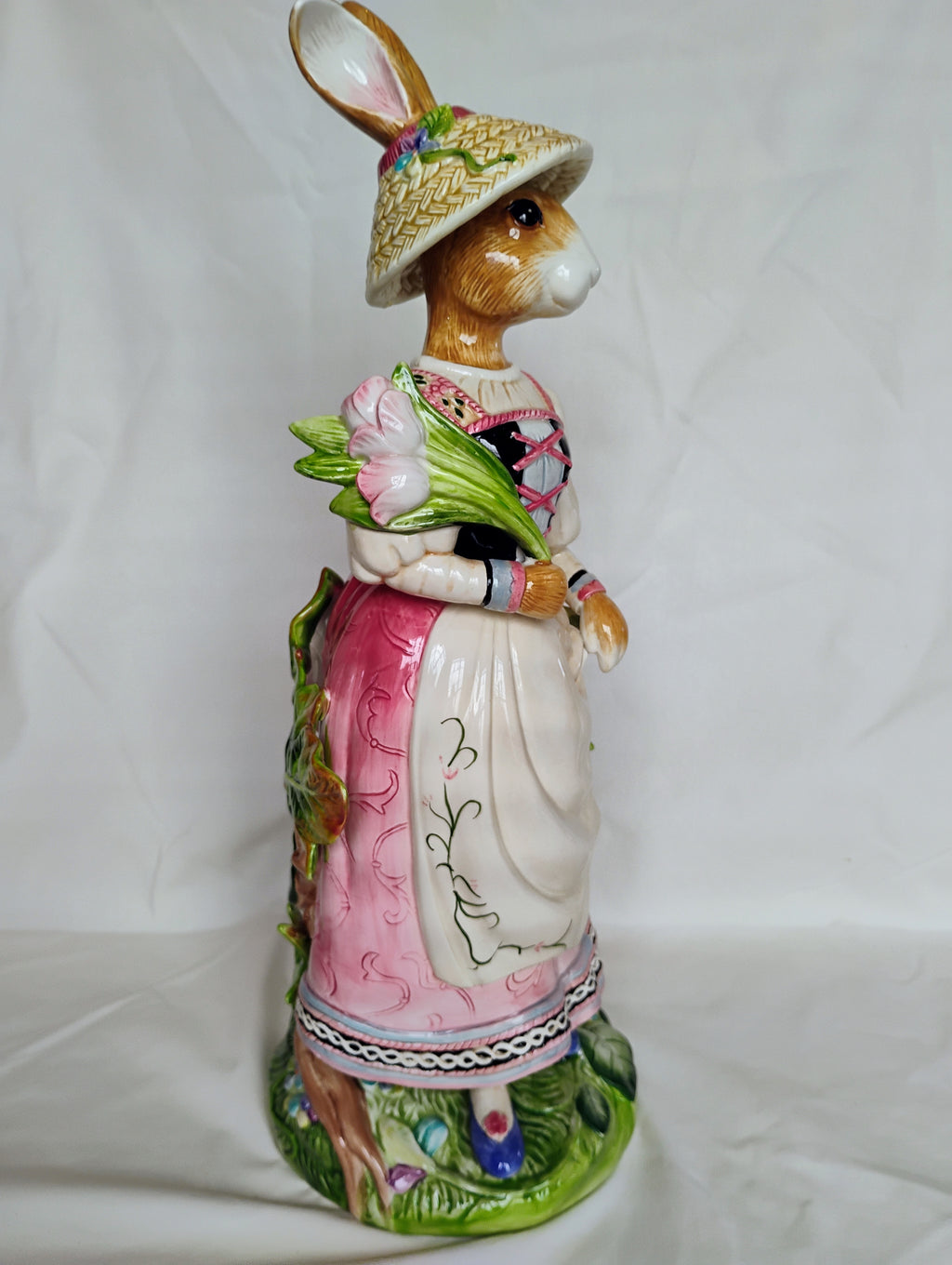 Fitz and Floyd Classics Old World Rabbits Lady Rabbit Figurine